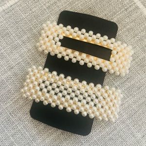 Stylish pearl pins